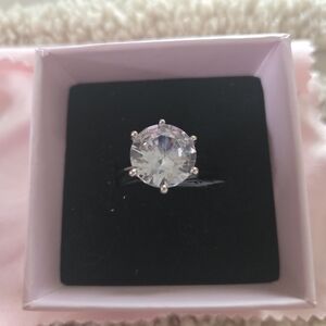 Classic Solitaire Round-Cut Clear Stone Ring - Women Jewelry
